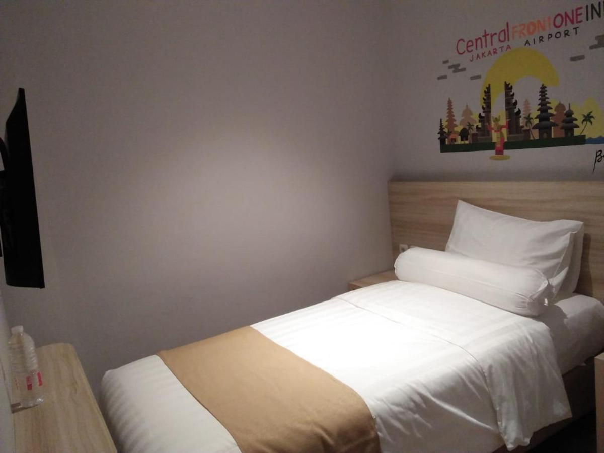 Central Front One Inn Jakarta Airport Rawabokor Dua Экстерьер фото