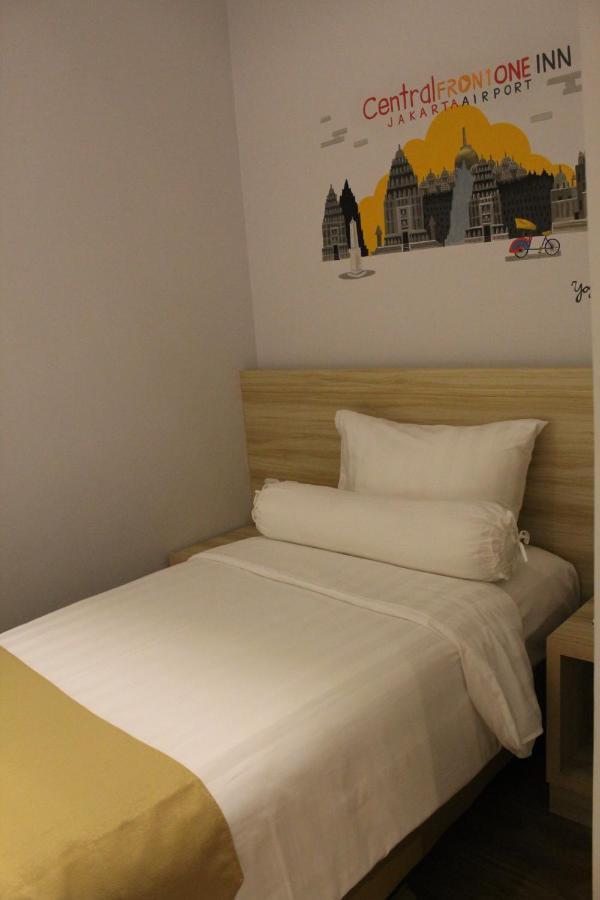Central Front One Inn Jakarta Airport Rawabokor Dua Экстерьер фото