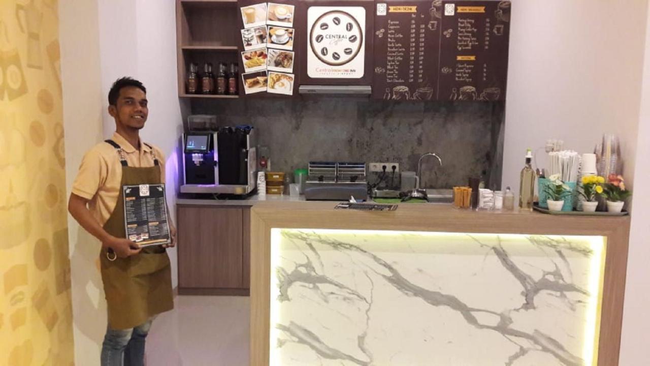 Central Front One Inn Jakarta Airport Rawabokor Dua Экстерьер фото